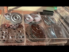 स्टील प्लेट और फास्टनरों का उपयोग टीपीओ ईपीडीएम झिल्ली को छत पर इन्सुलेशन के माध्यम से संलग्न करने के लिए किया जाता है